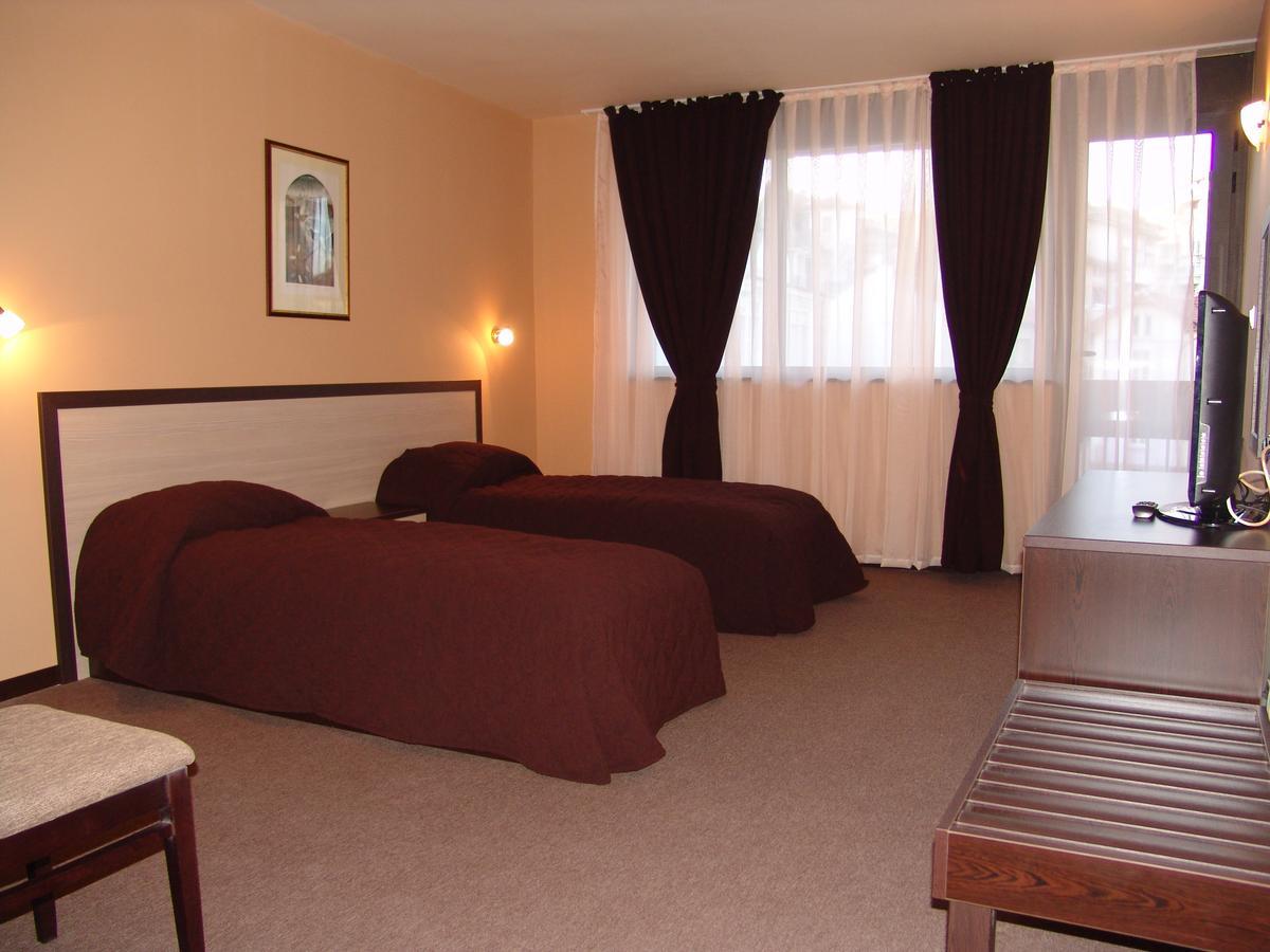 Hotel Łowecz Zewnętrze zdjęcie